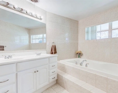1343 Woodmere Lane - Photo Thumbnail 5