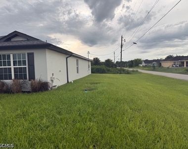 3113 74th Street W - Photo Thumbnail 2
