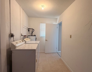 18433 Iris Road - Photo Thumbnail 7