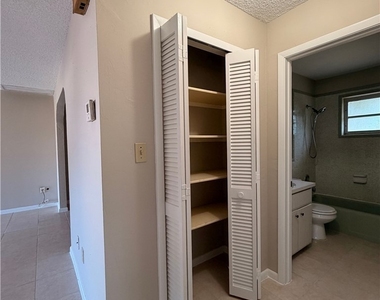 18433 Iris Road - Photo Thumbnail 10