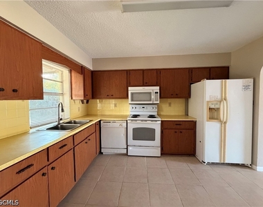 18433 Iris Road - Photo Thumbnail 9