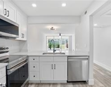 1085 Forest Lakes Drive - Photo Thumbnail 5