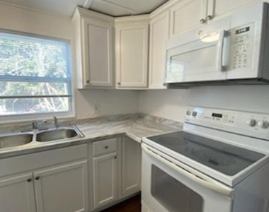 717 Burdick Avenue - Photo Thumbnail 12