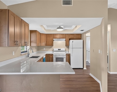 718 Sw 35th Terrace - Photo Thumbnail 7