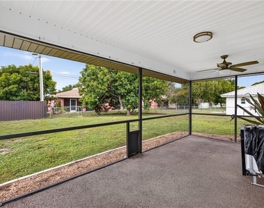 718 Sw 35th Terrace - Photo Thumbnail 19