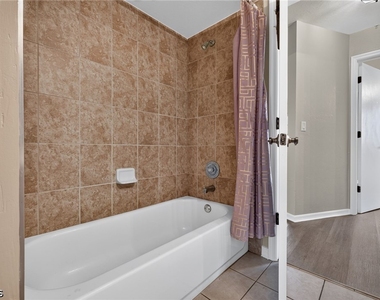 718 Sw 35th Terrace - Photo Thumbnail 12