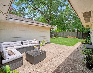6267 Chevy Chase Drive - Photo Thumbnail 19