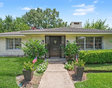 6267 Chevy Chase Drive - Photo Thumbnail 2