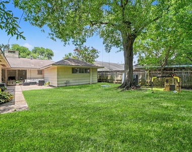 6267 Chevy Chase Drive - Photo Thumbnail 21