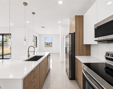 3001 Unice Avenue S - Photo Thumbnail 4
