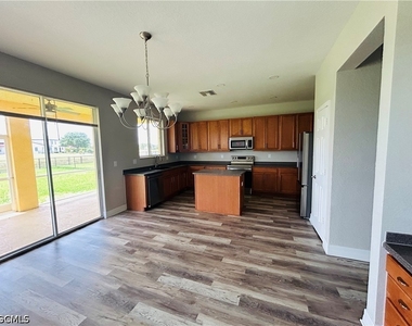 8041 Allamanda Court - Photo Thumbnail 7