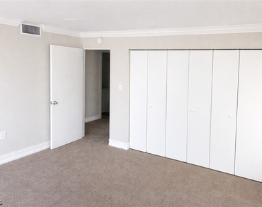 1830 Maravilla Avenue - Photo Thumbnail 4