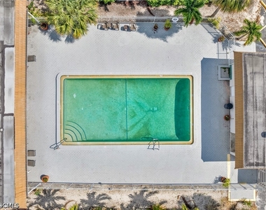 1830 Maravilla Avenue - Photo Thumbnail 14