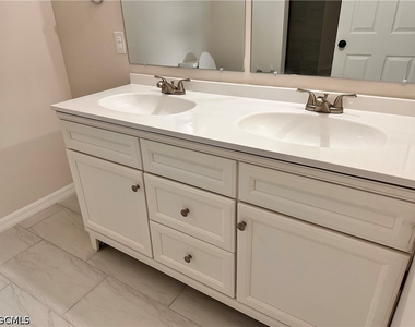 601 Ne 11th Terrace - Photo Thumbnail 5