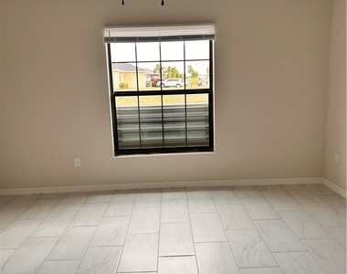 601 Ne 11th Terrace - Photo Thumbnail 3