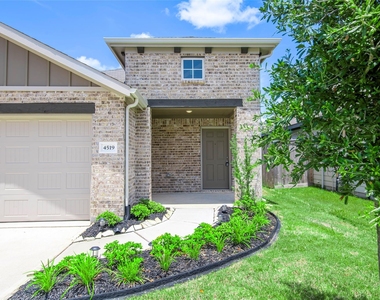 4519 Pinehurst Trace Drive - Photo Thumbnail 2