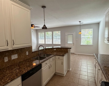 35 Ledgestone Pl - Photo Thumbnail 11