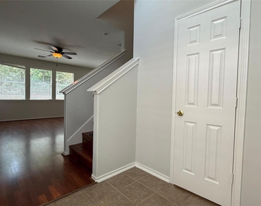 35 Ledgestone Pl - Photo Thumbnail 2