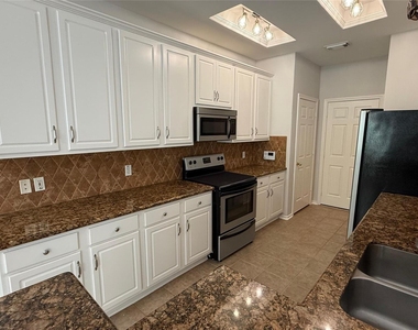 35 Ledgestone Pl - Photo Thumbnail 13