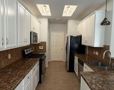 35 Ledgestone Pl - Photo Thumbnail 14