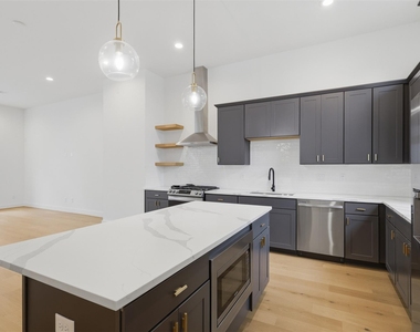 326 Eastwood Street - Photo Thumbnail 5