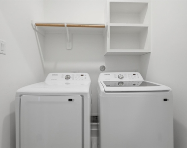 326 Eastwood Street - Photo Thumbnail 19