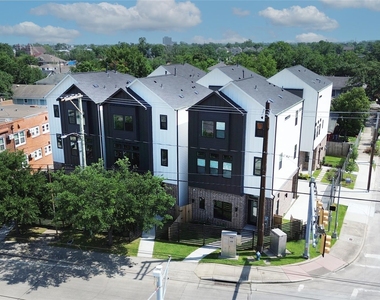 326 Eastwood Street - Photo Thumbnail 23