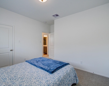 4722 Crest Hill Dr - Photo Thumbnail 36