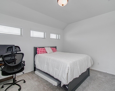 4722 Crest Hill Dr - Photo Thumbnail 39