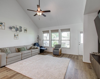4722 Crest Hill Dr - Photo Thumbnail 19