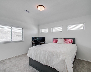 4722 Crest Hill Dr - Photo Thumbnail 37