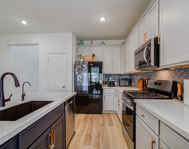 4722 Crest Hill Dr - Photo Thumbnail 12