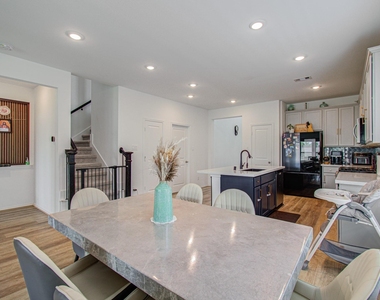 4722 Crest Hill Dr - Photo Thumbnail 17