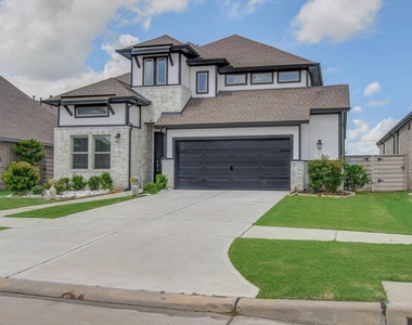 4722 Crest Hill Dr - Photo Thumbnail 1