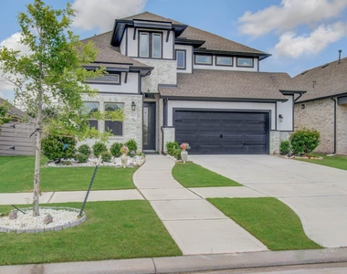 4722 Crest Hill Dr - Photo Thumbnail 2