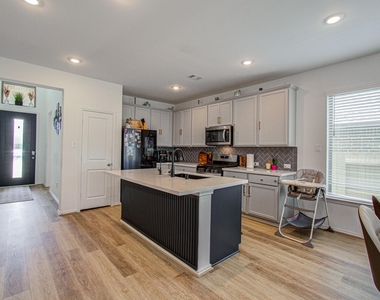 4722 Crest Hill Dr - Photo Thumbnail 10