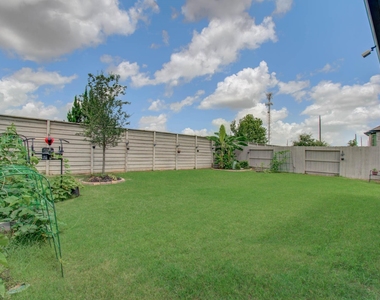 4722 Crest Hill Dr - Photo Thumbnail 45