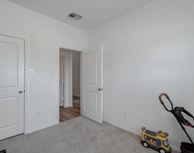 4722 Crest Hill Dr - Photo Thumbnail 6