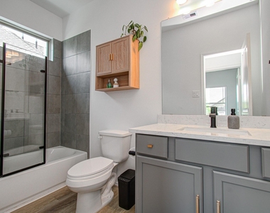 4722 Crest Hill Dr - Photo Thumbnail 7