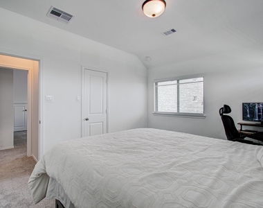 4722 Crest Hill Dr - Photo Thumbnail 38