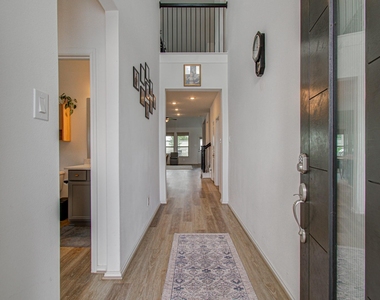 4722 Crest Hill Dr - Photo Thumbnail 4