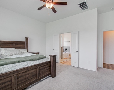 4722 Crest Hill Dr - Photo Thumbnail 24