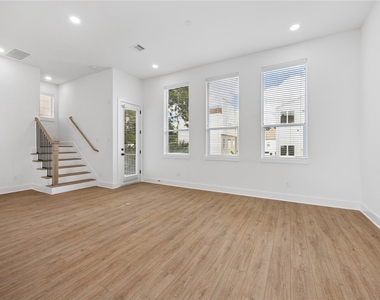 835 Rachel Street - Photo Thumbnail 7
