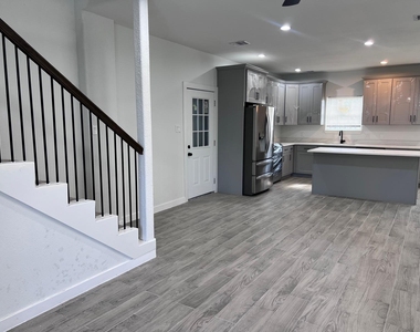 9210 Martell Street - Photo Thumbnail 8
