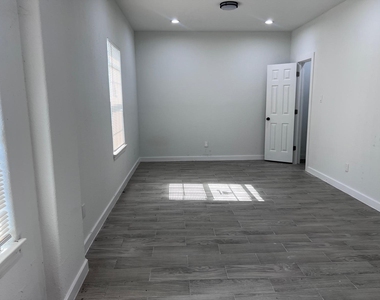 9210 Martell Street - Photo Thumbnail 3