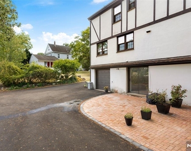 611 Cliff - Photo Thumbnail 18