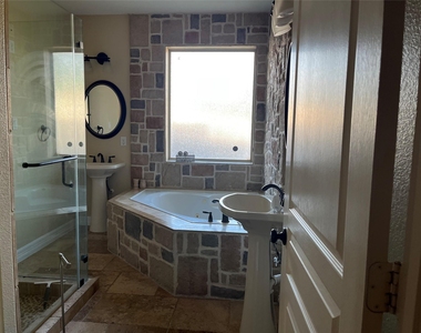 418 Fall Creek Drive - Photo Thumbnail 10