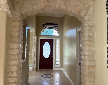 418 Fall Creek Drive - Photo Thumbnail 4