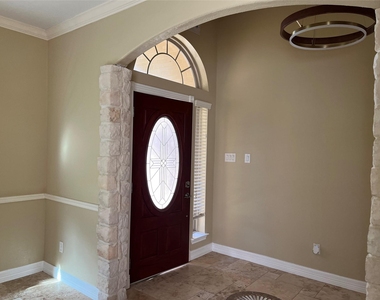 418 Fall Creek Drive - Photo Thumbnail 5