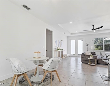155 Thornton Avenue S - Photo Thumbnail 2